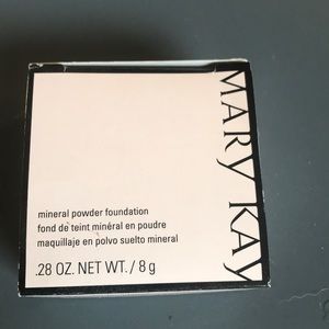 Mary Kay mineral foundation powder New in box